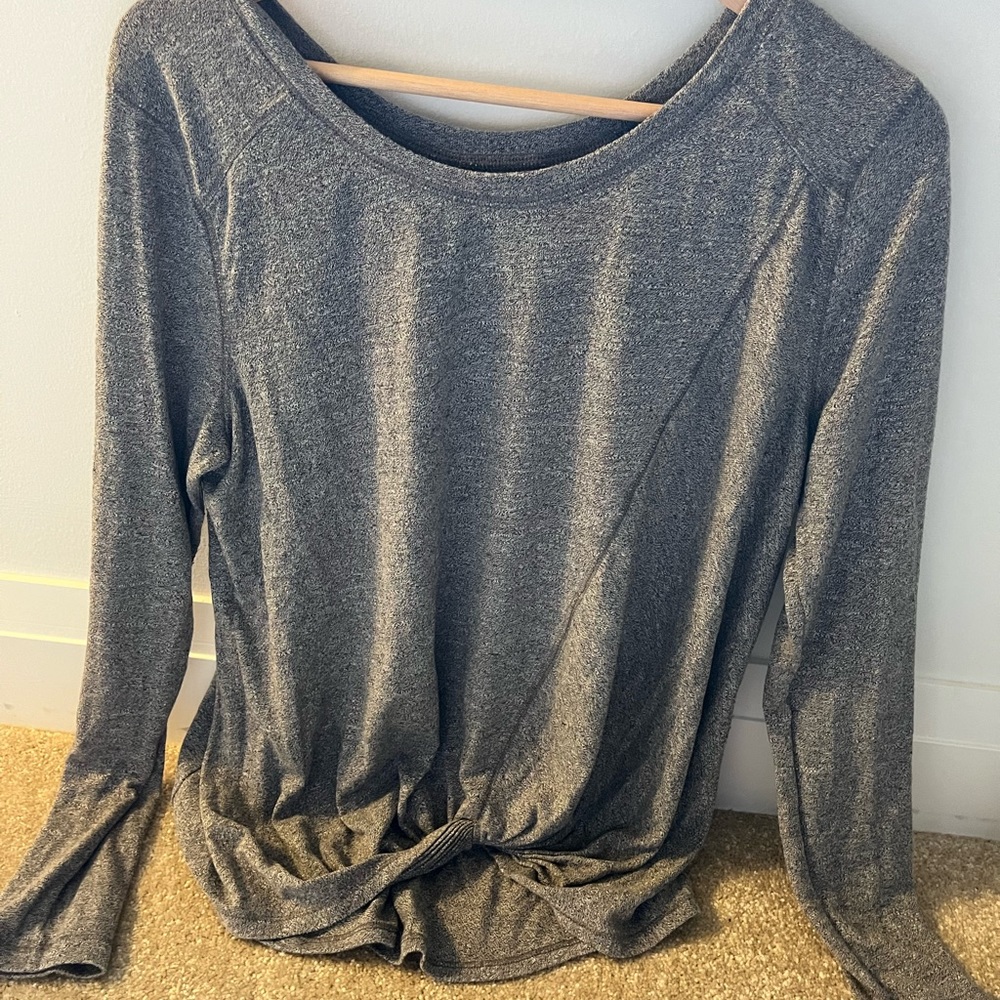 Zella Longsleeve top with front twist